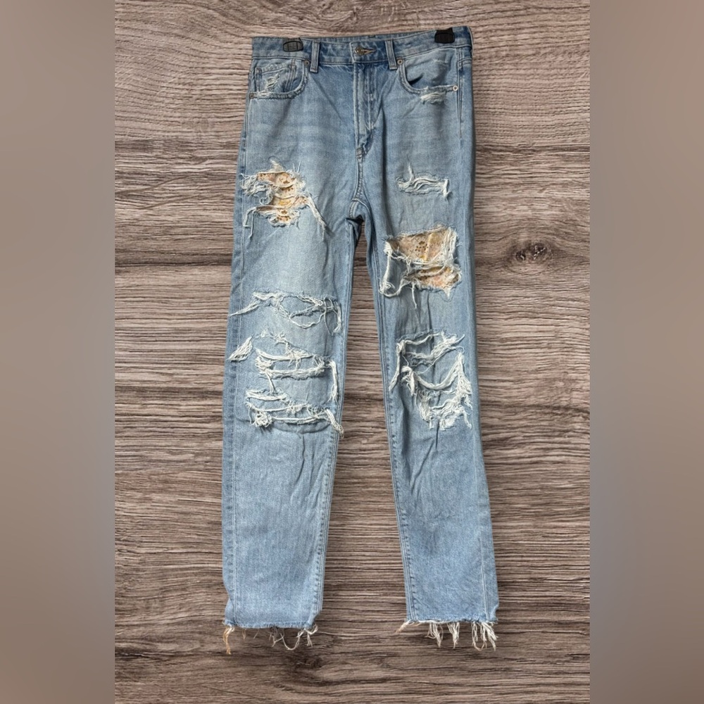 Like new! American Eagle Women's Patched Mom Straight Jean Size 6